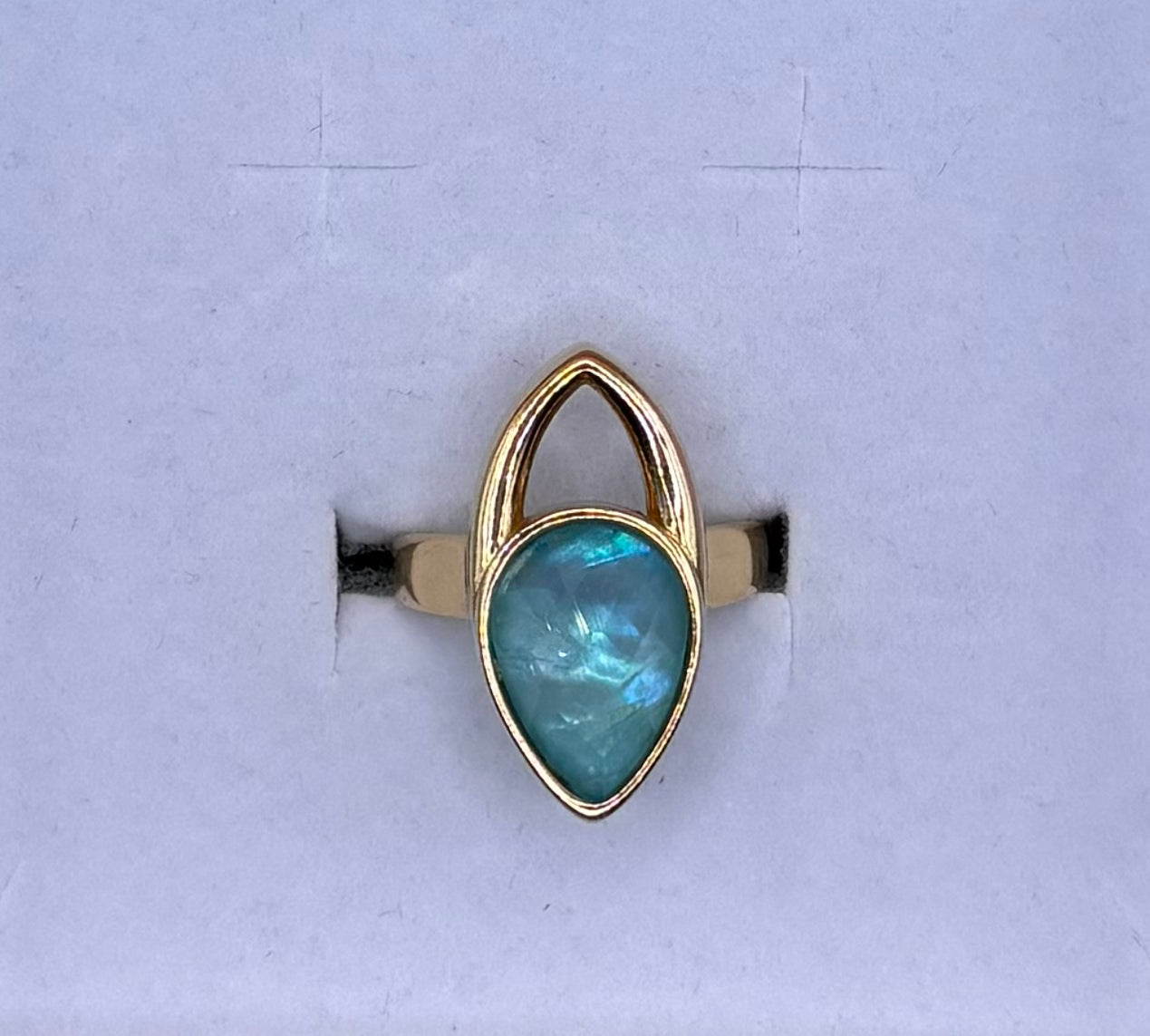 Anello placcato a oro con pietra di Acquamarina