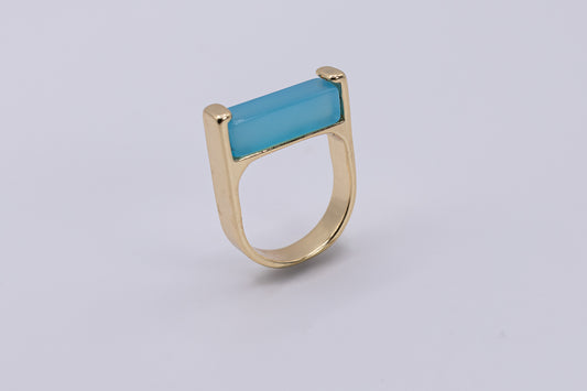 Anello con pietra rettangolare