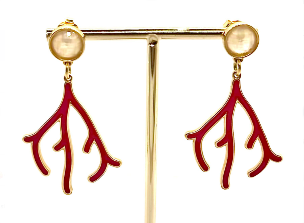 Orecchini placcati oro con pendente corallo